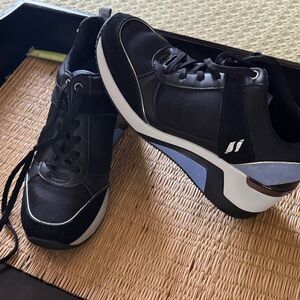 Sketchers, sneakers like new stylish